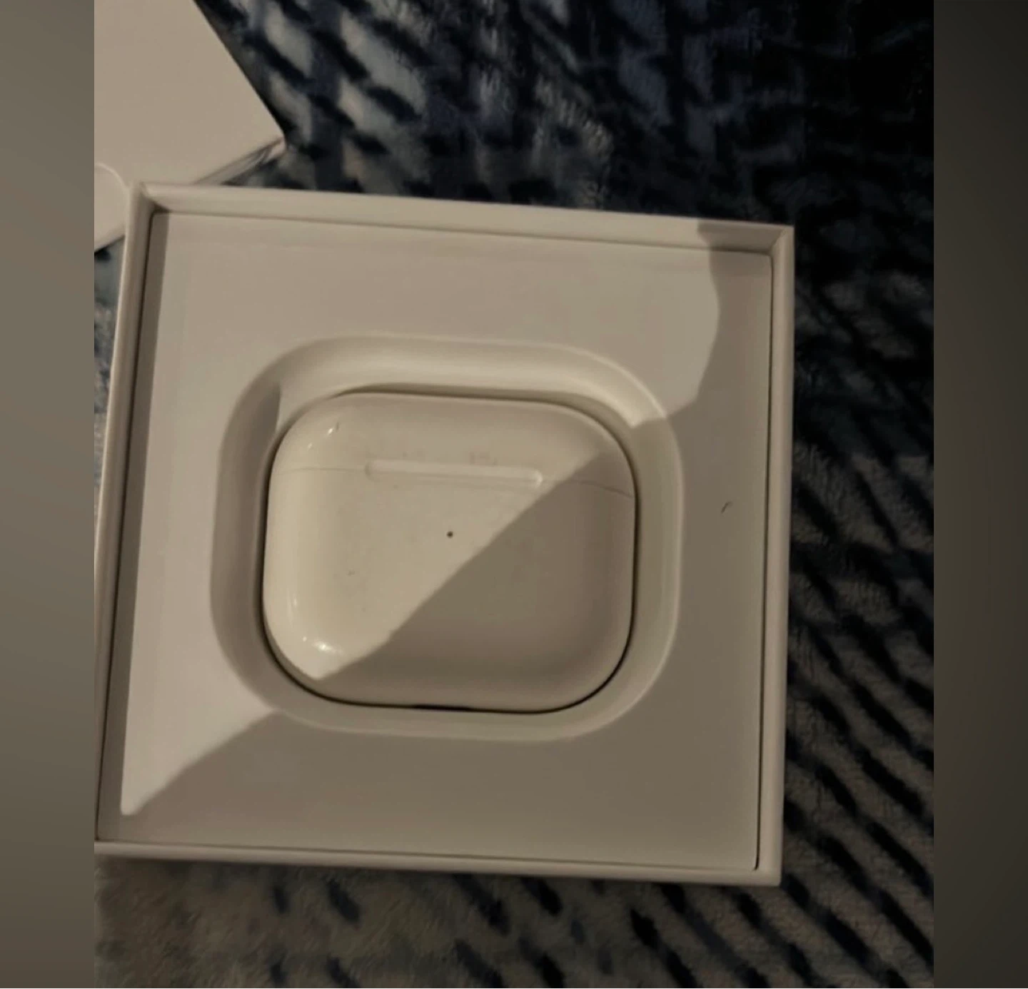 Apple AirPods Pro (3nd Generation) Charging Case - photo 4