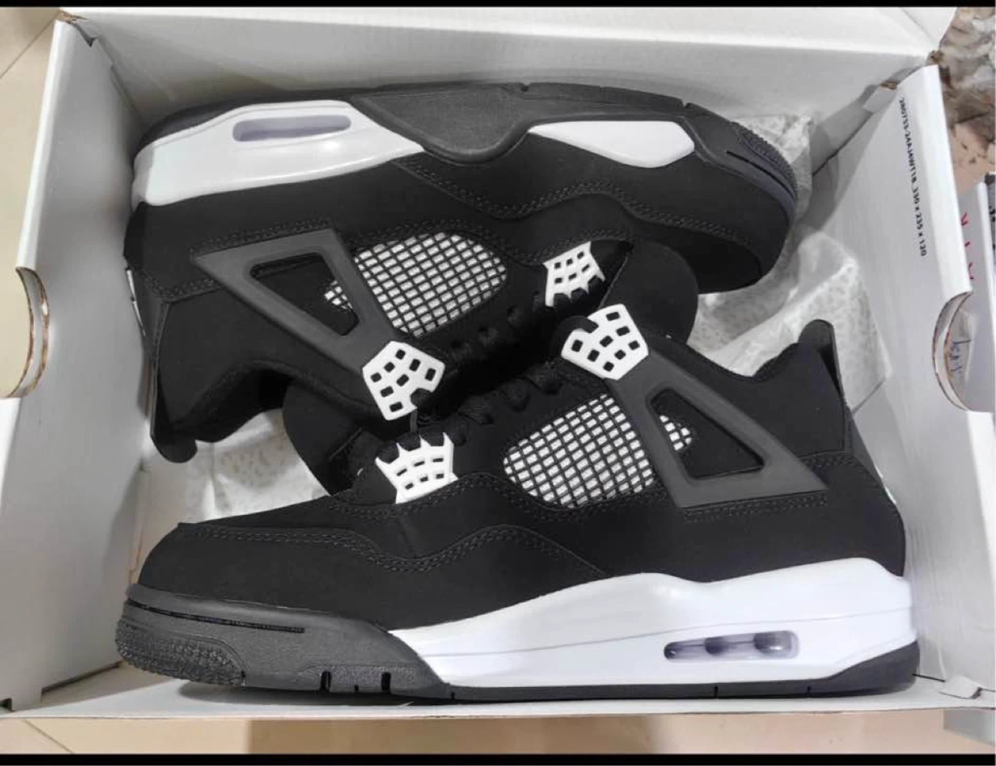 size 9.5 jordan 4 white thunder