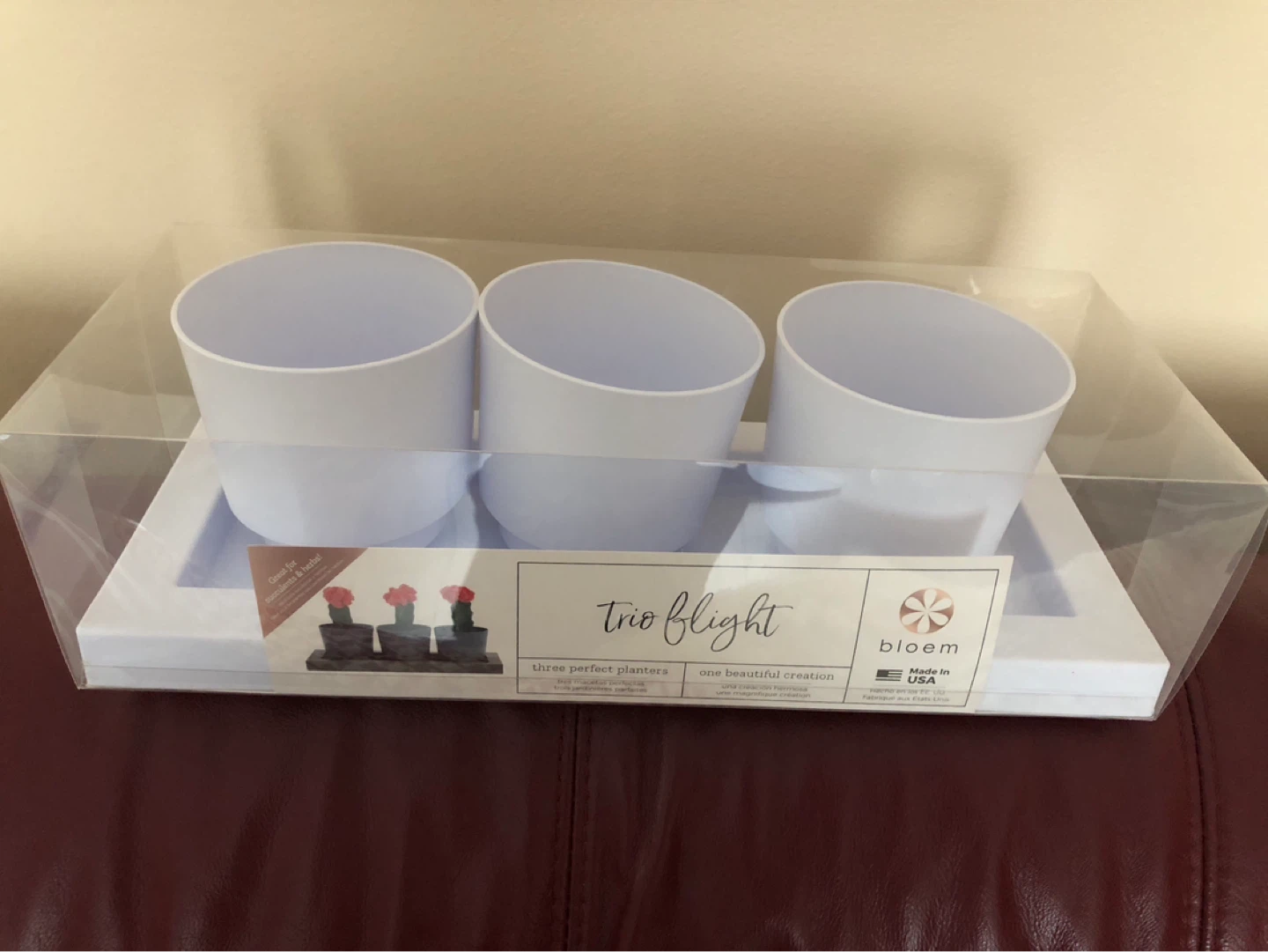 3 New plastic planters in box - photo 2