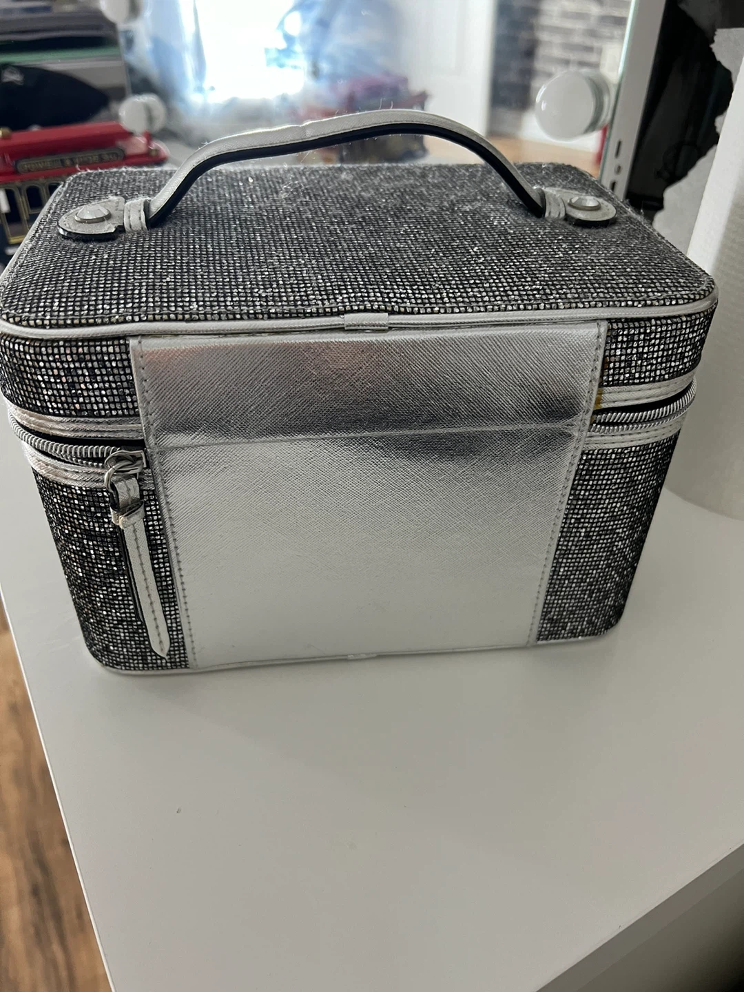Victoria's Secret Sparkly Cosmetic Travel Case - photo 2