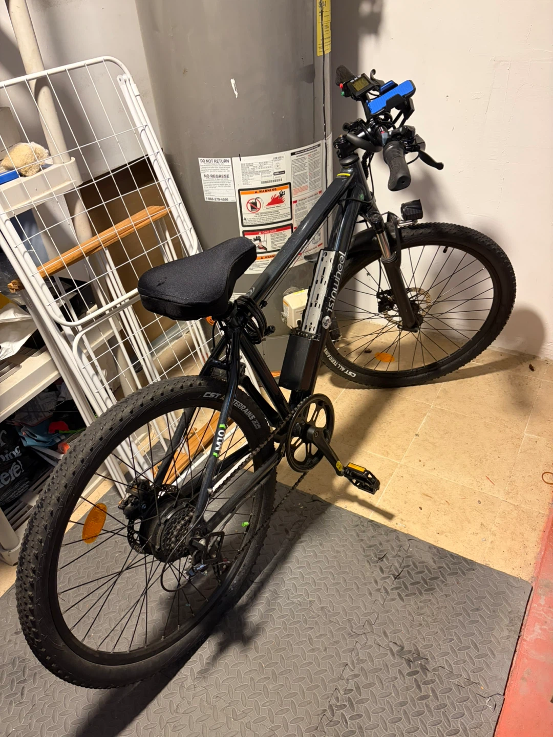 Electric bike w/ accessories (check description)