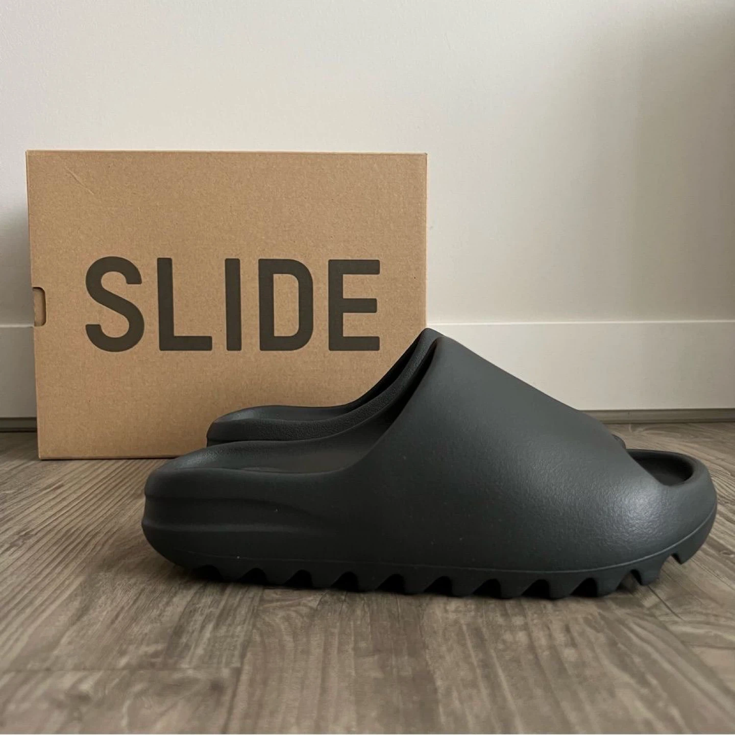 YEEZY SLIDES