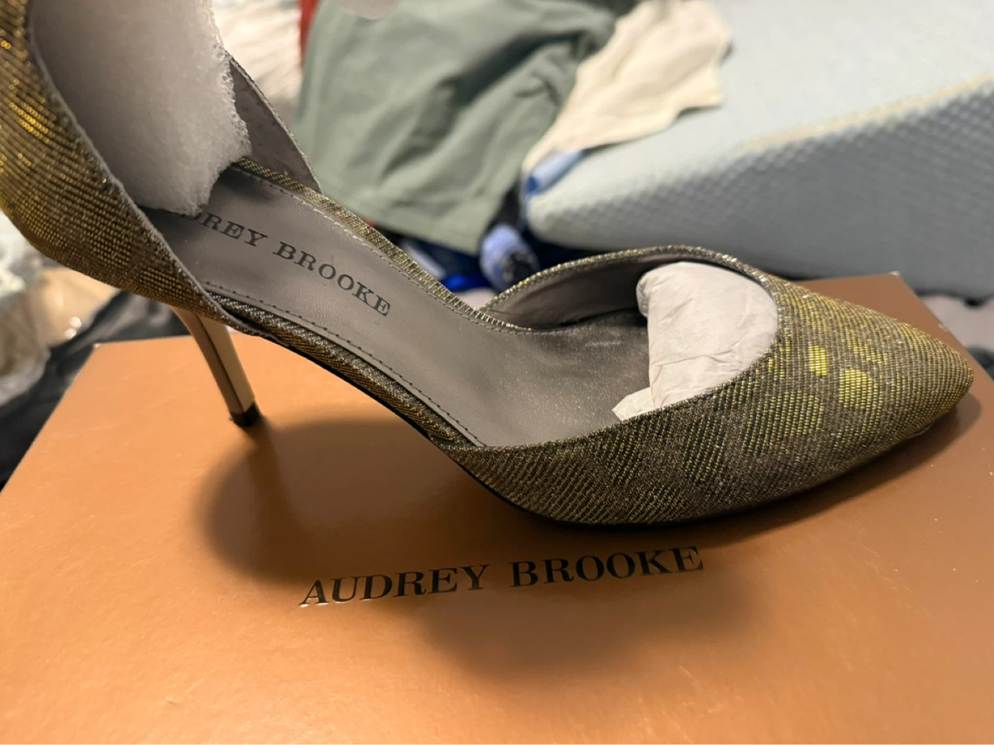Audrey Brooke Women's Heels Size 8.5M Gold Sparkle Ankle Strap - photo 3