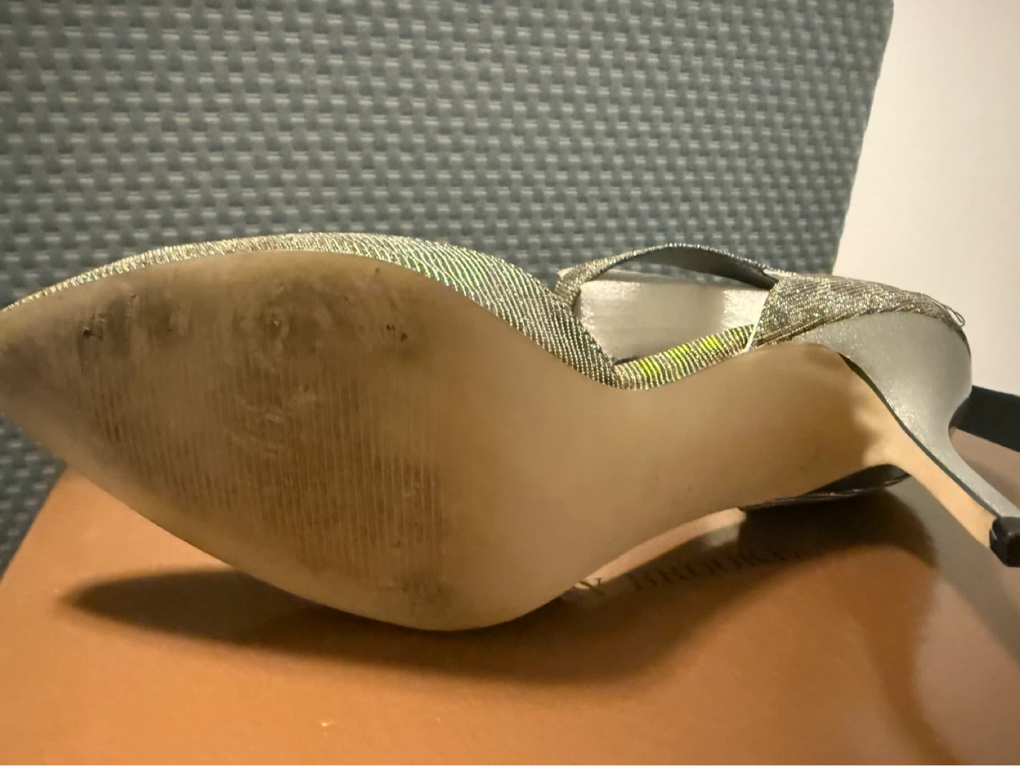 Audrey Brooke Women's Heels Size 8.5M Gold Sparkle Ankle Strap - photo 4