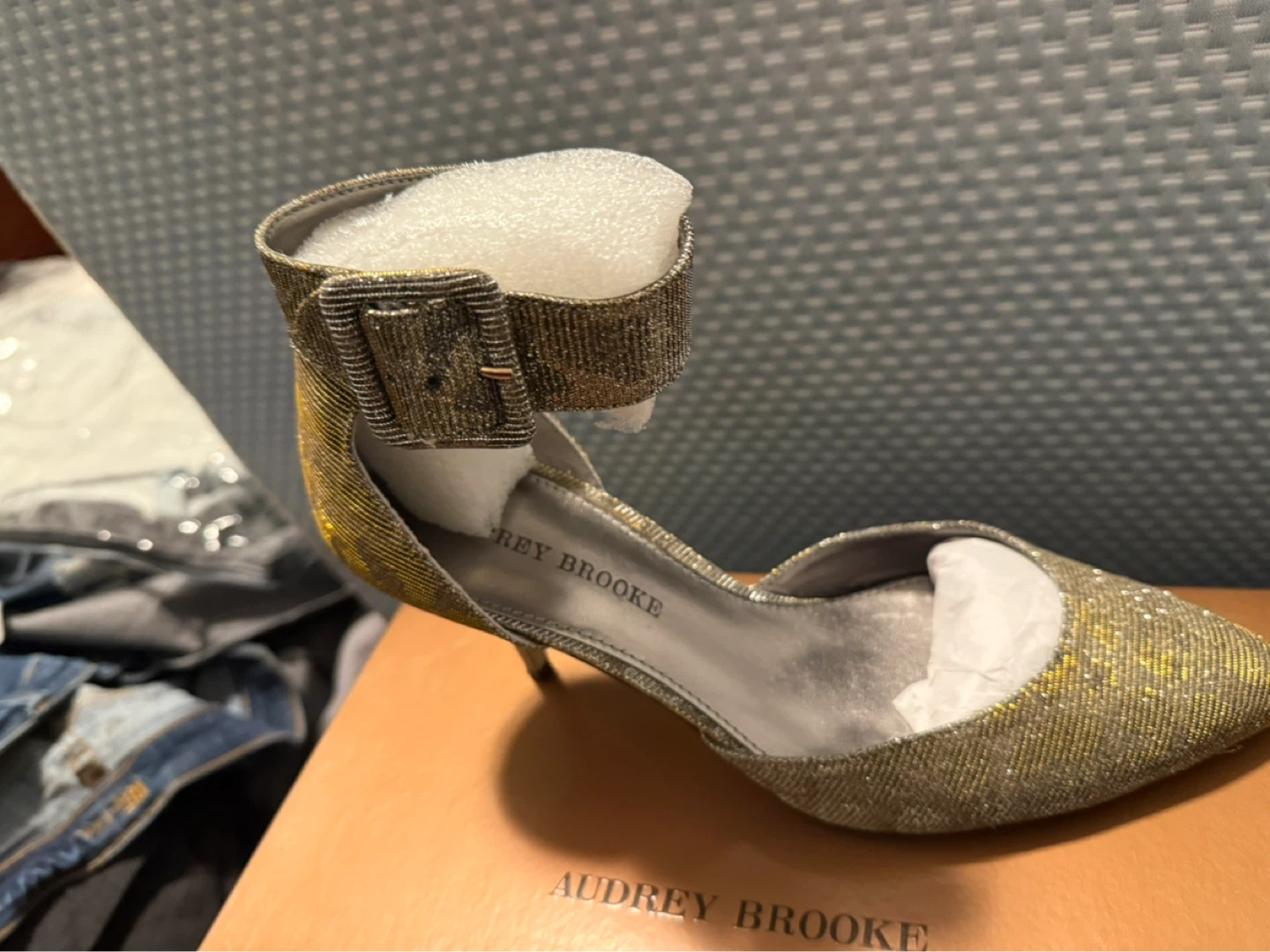 Audrey Brooke Women's Heels Size 8.5M Gold Sparkle Ankle Strap