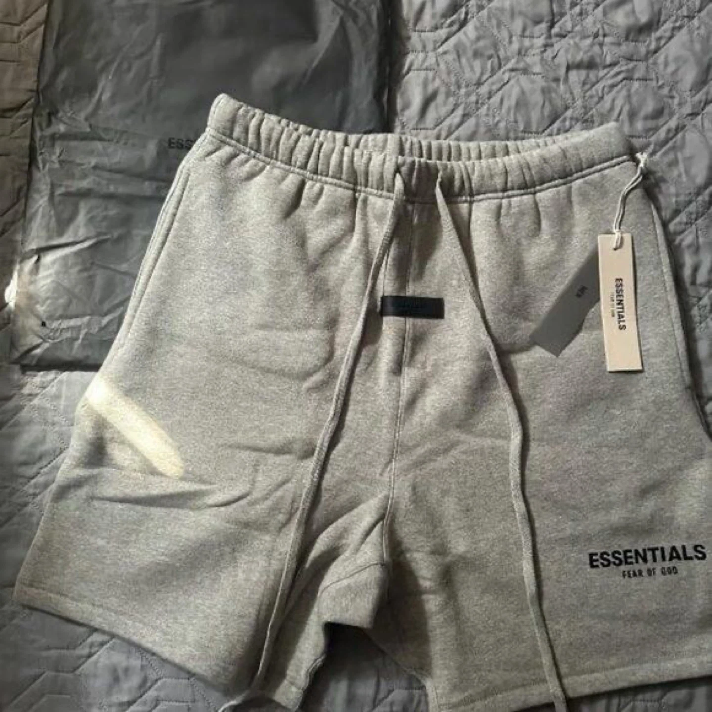 ESSENTIALS SHORTS