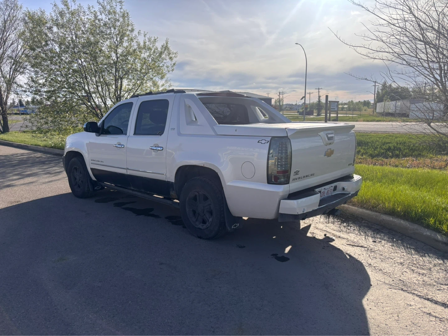 White Chevrolet Avalanche LTZ - photo 5