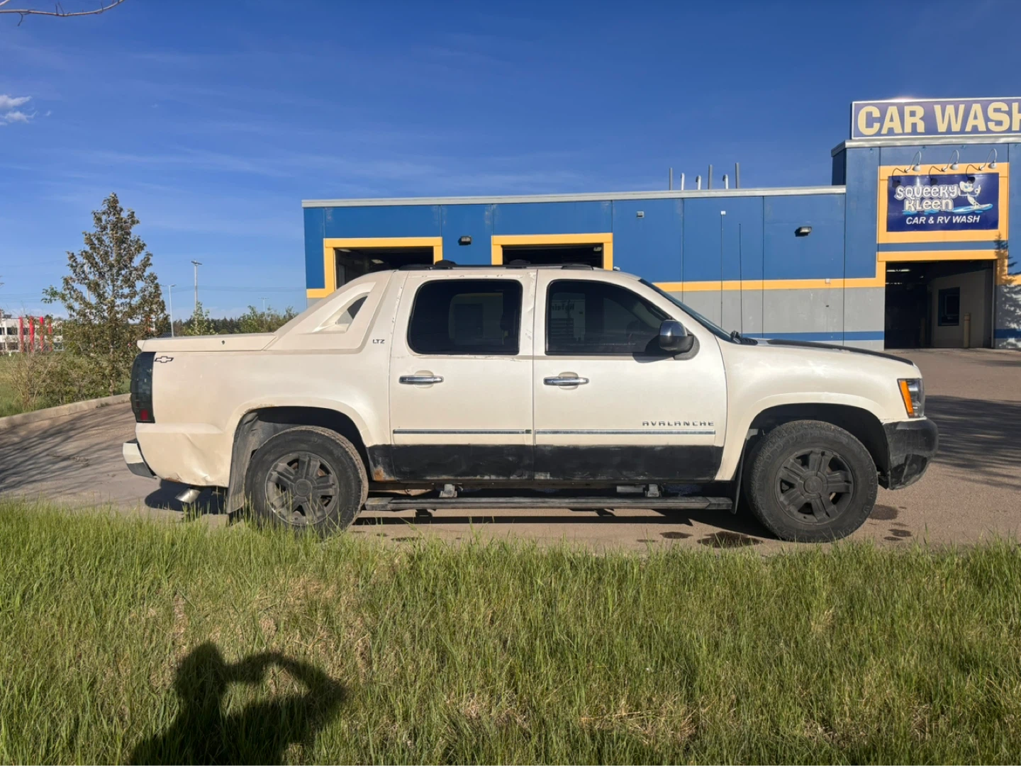 White Chevrolet Avalanche LTZ - photo 3