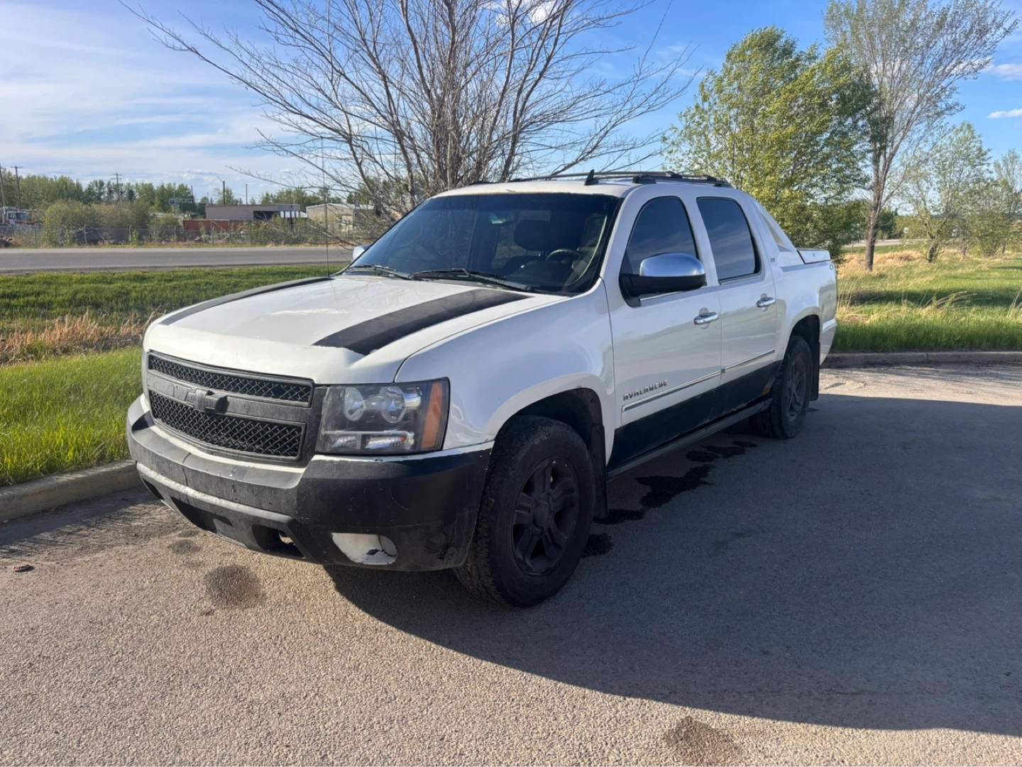 White Chevrolet Avalanche LTZ