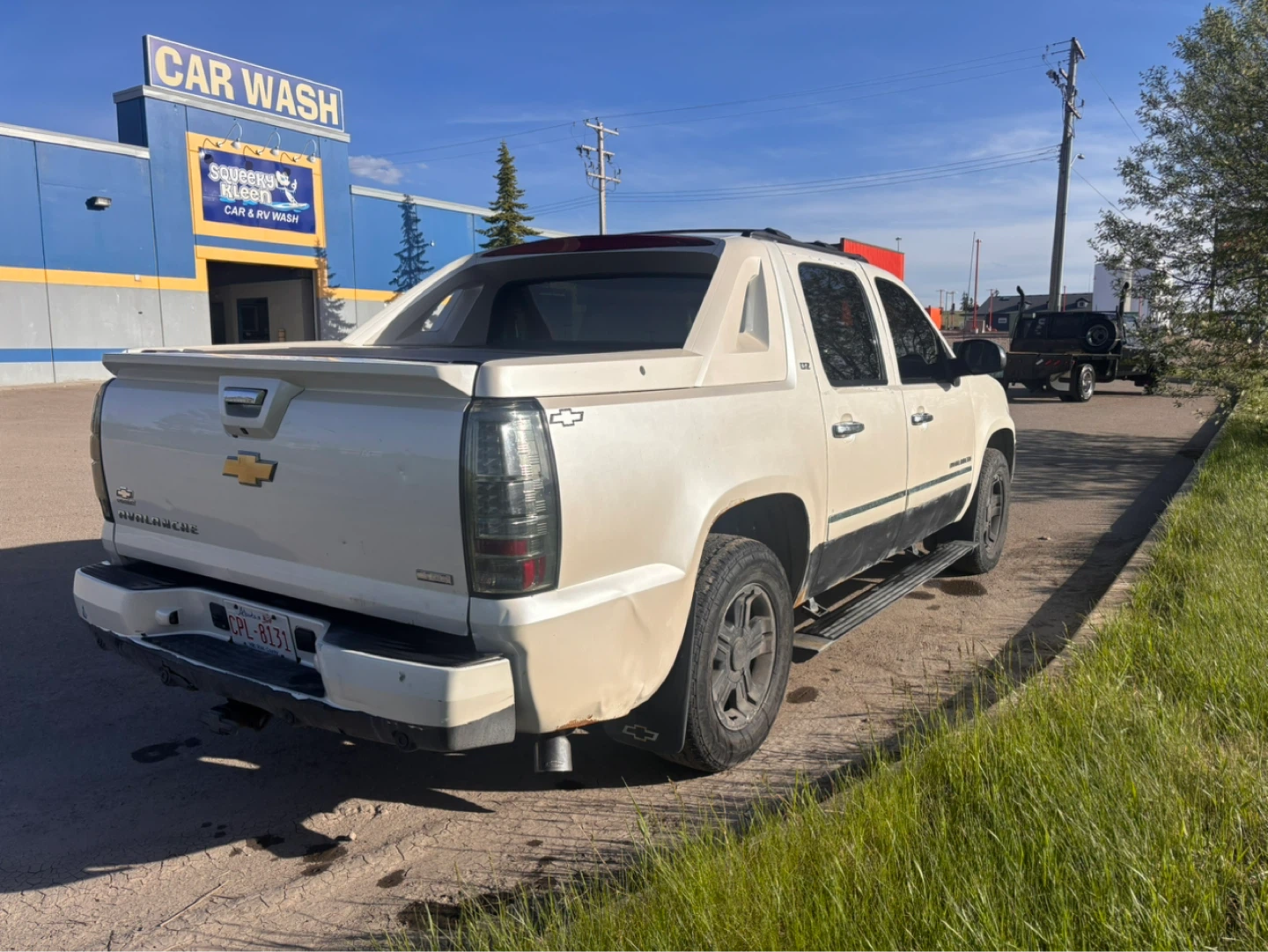 White Chevrolet Avalanche LTZ - photo 4