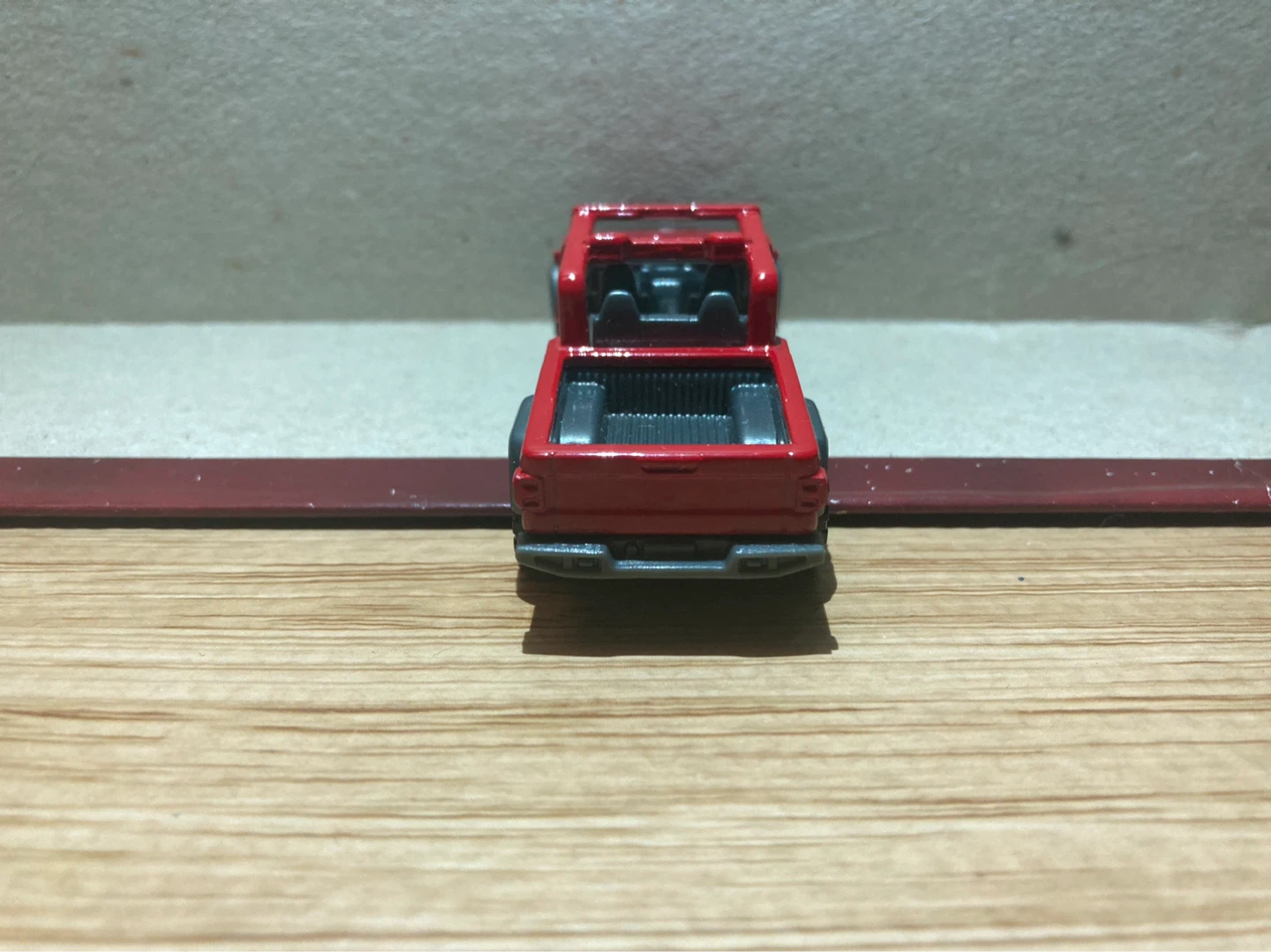 Matchbox Loose / 20 Jeep Gladiator / Red - photo 4
