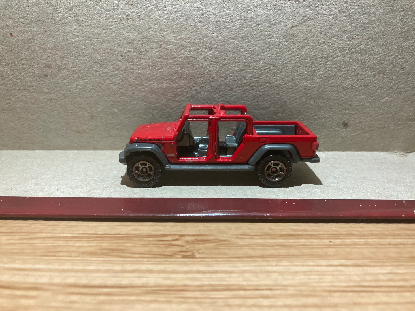 Matchbox Loose / 20 Jeep Gladiator / Red - photo 3
