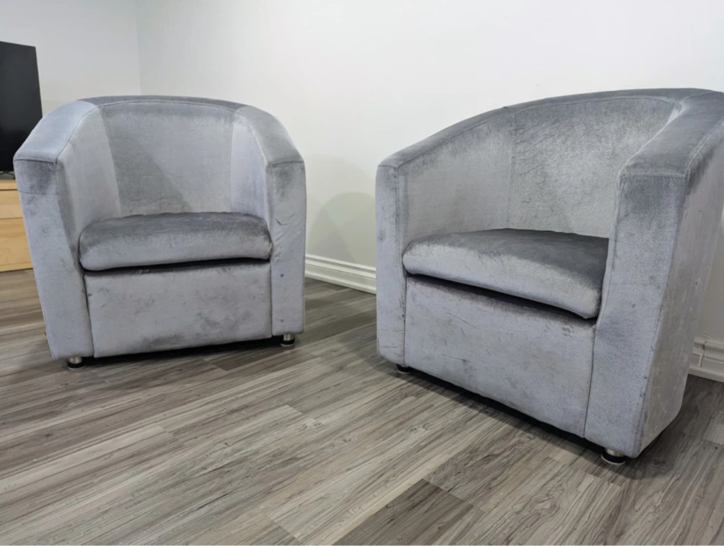 Set of 2 Grey Velvet Barrel Accent Chairs