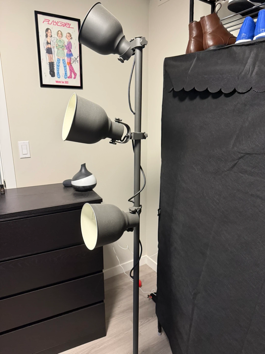 Standing lamp with bulbs