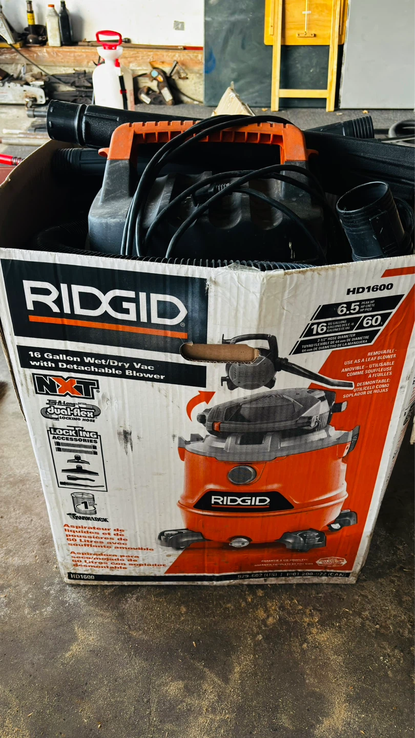 RIDGID 16 Gallon Wet/Dry Vac with Detachable Blower