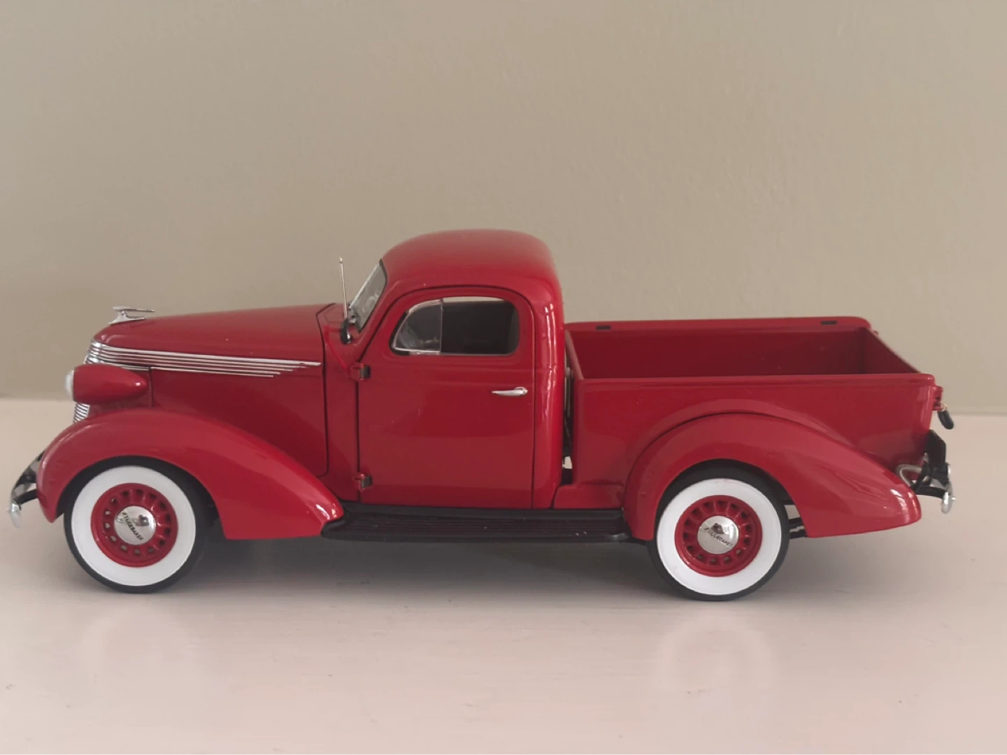 Danbury Mint 1937 Studebaker Pickup Truck Model - photo 3