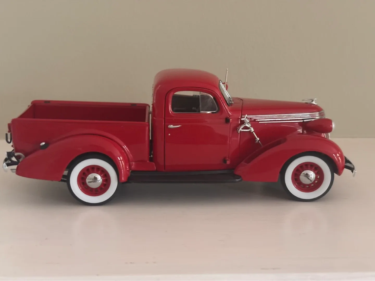 Danbury Mint 1937 Studebaker Pickup Truck Model - photo 4