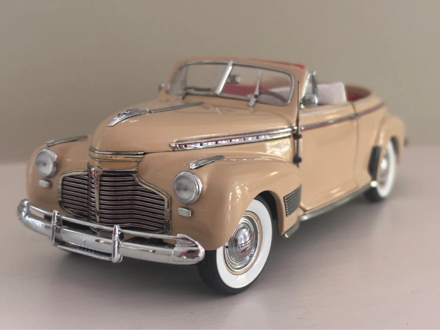 Danbury Mint 1941 Chevrolet Special Deluxe Convertible Model Car
