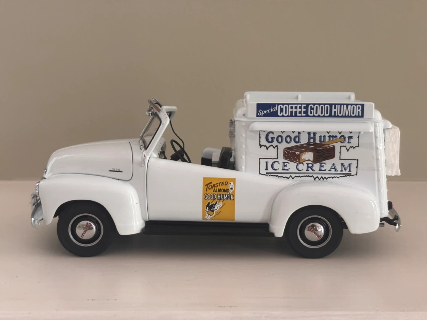 Danbury Mint 1953 Good Humor Ice Cream Truck Model - photo 3