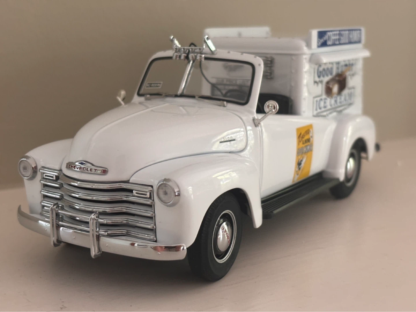 Danbury Mint 1953 Good Humor Ice Cream Truck Model