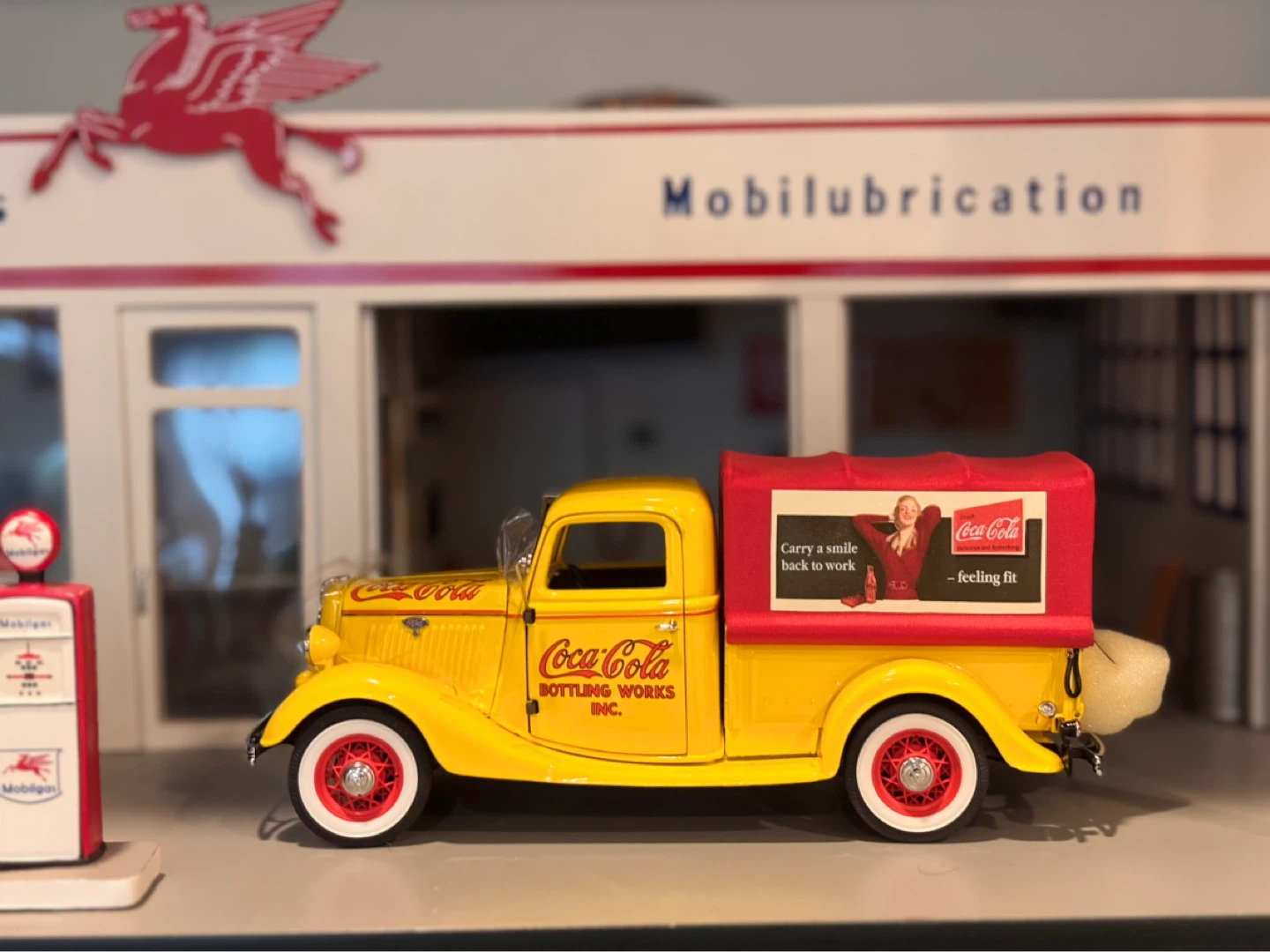 Danbury Mint 1:24 Coca Cola Diecast Truck