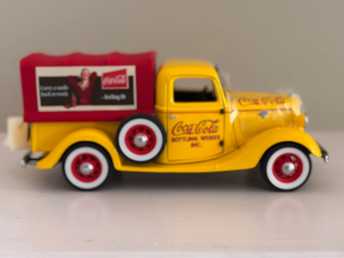 Danbury Mint 1:24 Coca Cola Diecast Truck - photo 3