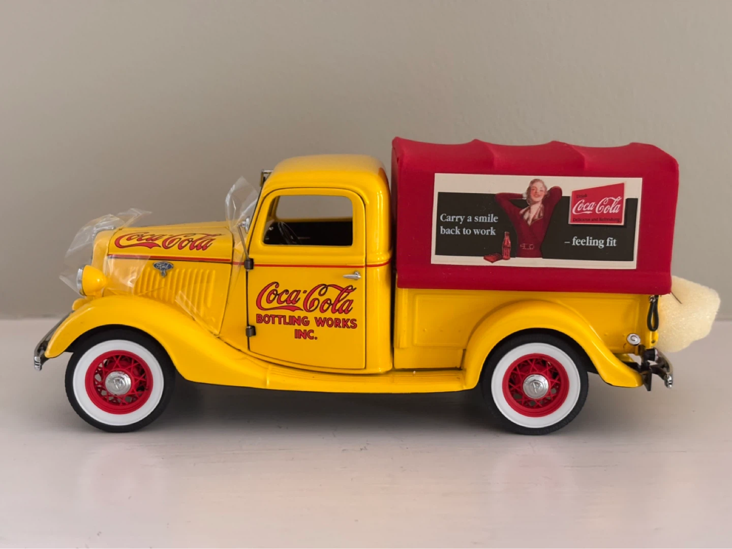 Danbury Mint 1:24 Coca Cola Diecast Truck - photo 4