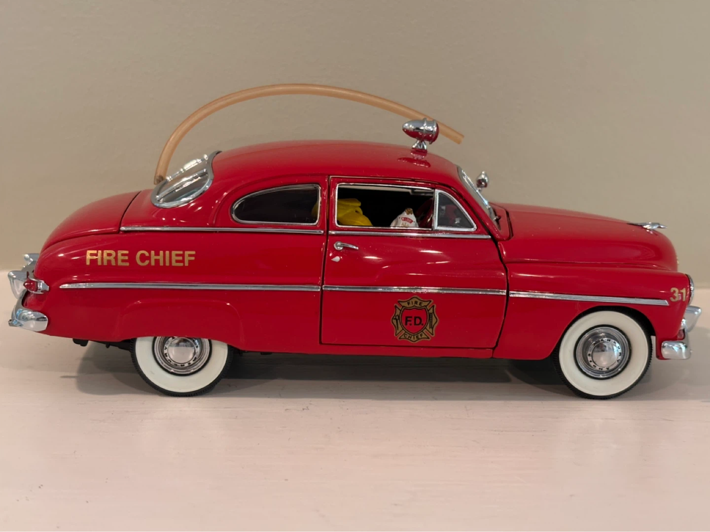 Danbury Mint 1949 Mercury Fire Chief Car Replica - photo 3