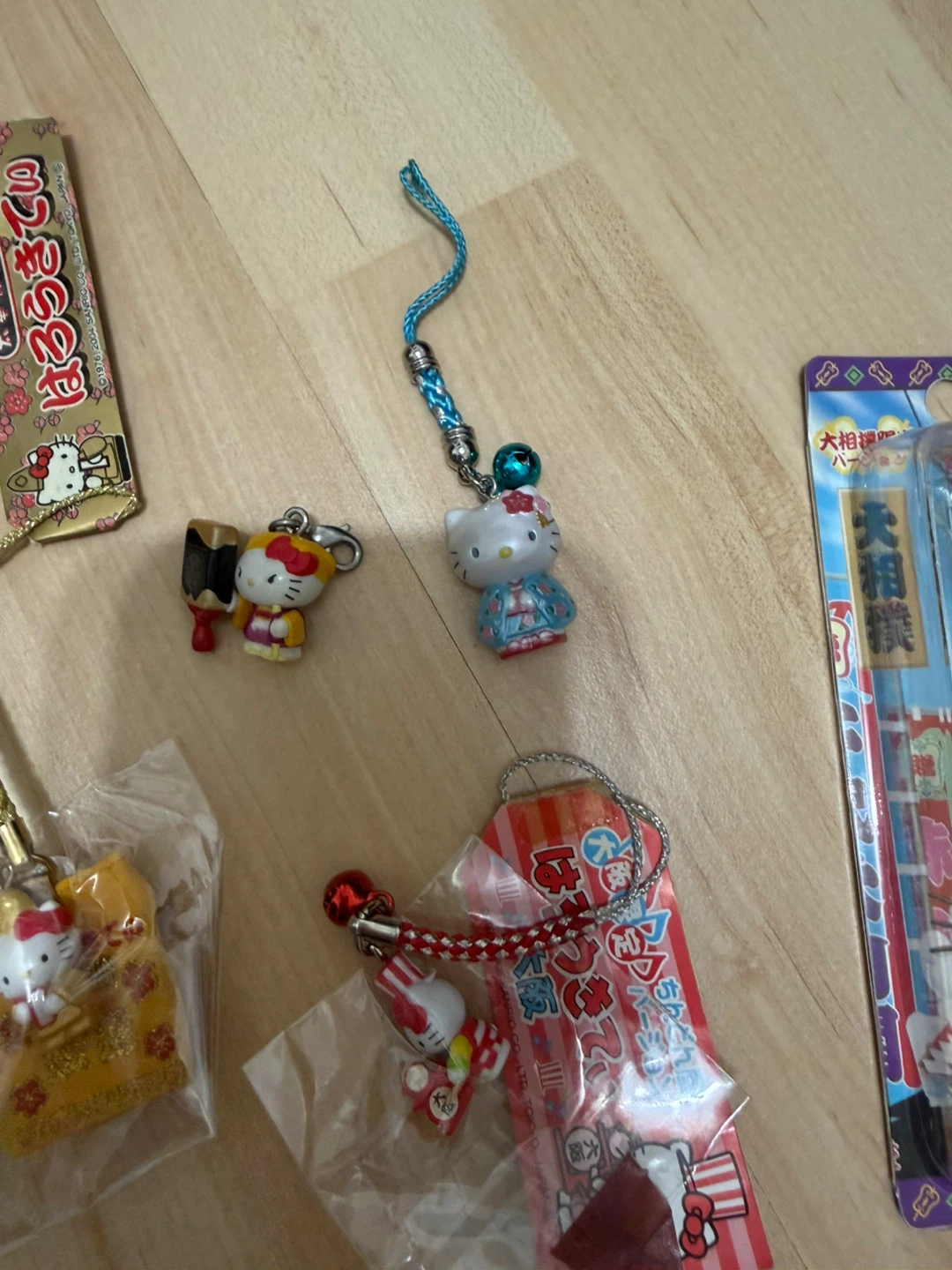 Hello Kitty Gotochi vintage charm keychains collectibles - photo 4