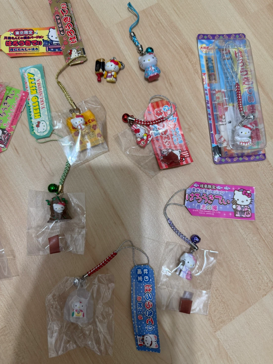 Hello Kitty Gotochi vintage charm keychains collectibles - photo 3