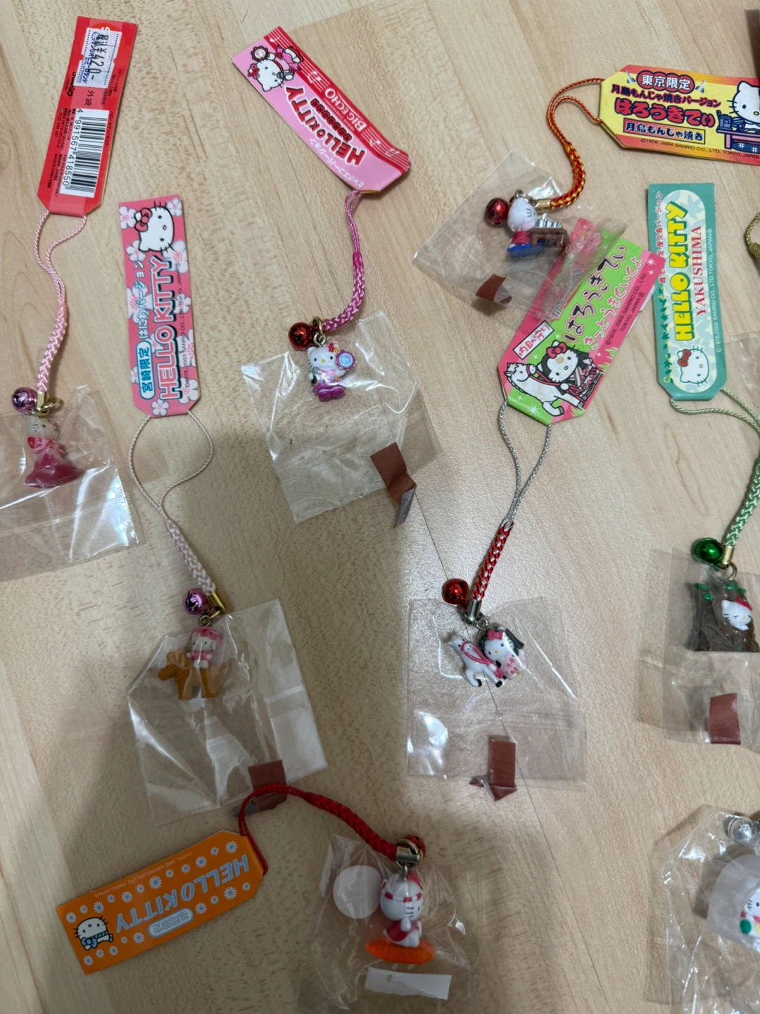 Hello Kitty Gotochi vintage charm keychains collectibles - photo 2