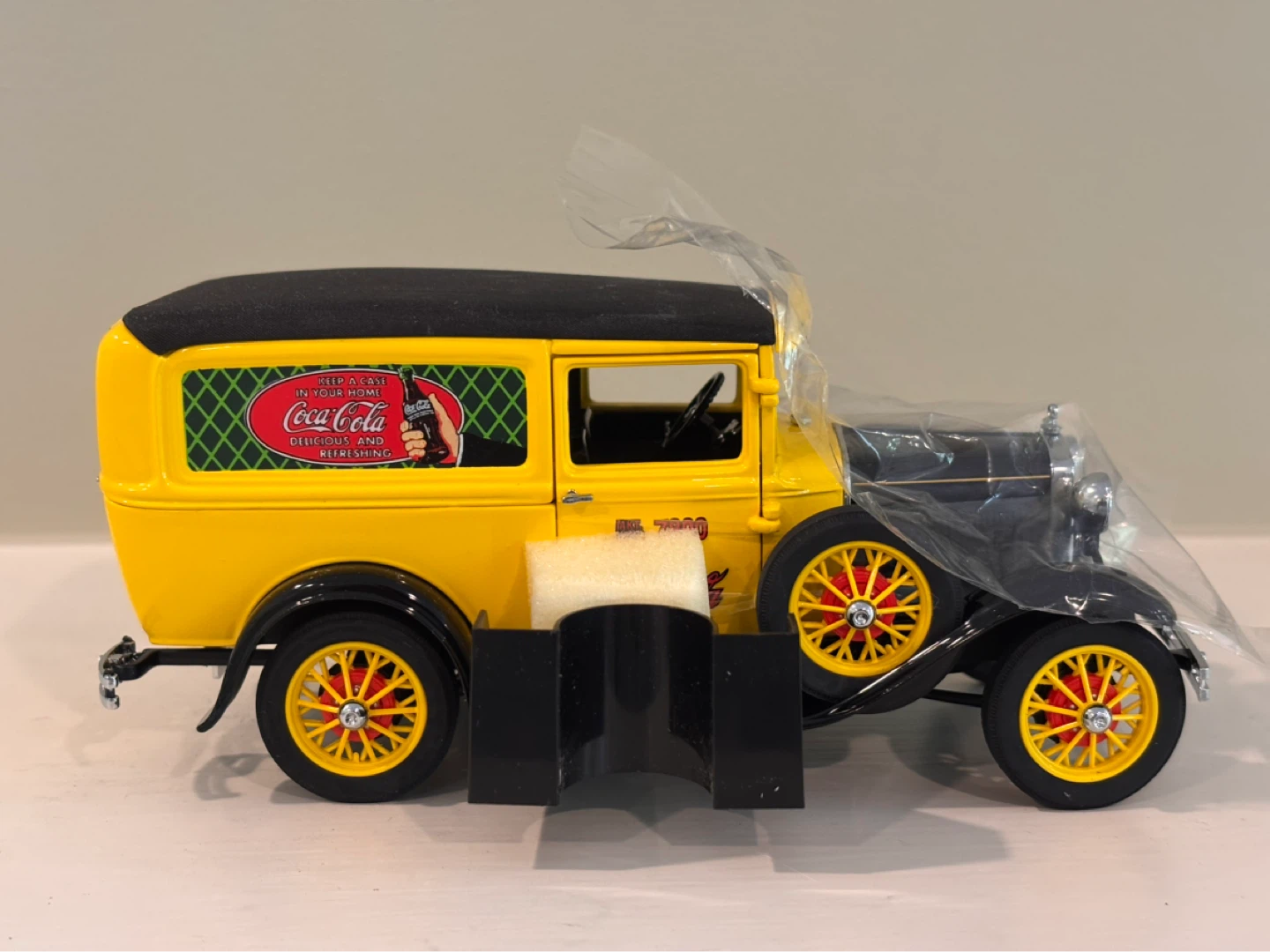 Danbury Mint 1931 Coca-Cola Delivery Truck Model - photo 3