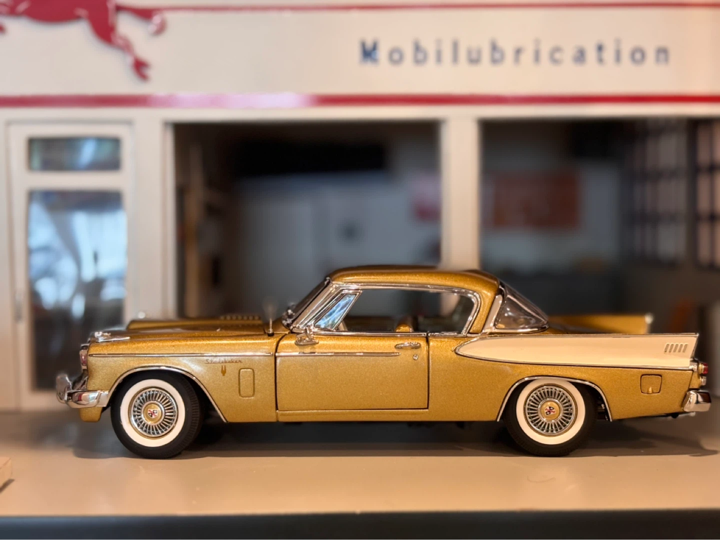 Danbury Mint 1957 Studebaker Golden Hawk Model Car