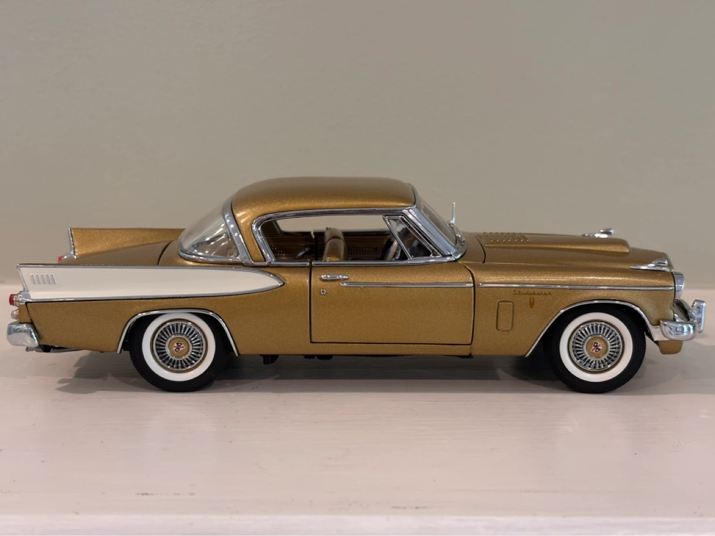 Danbury Mint 1957 Studebaker Golden Hawk Model Car - photo 4