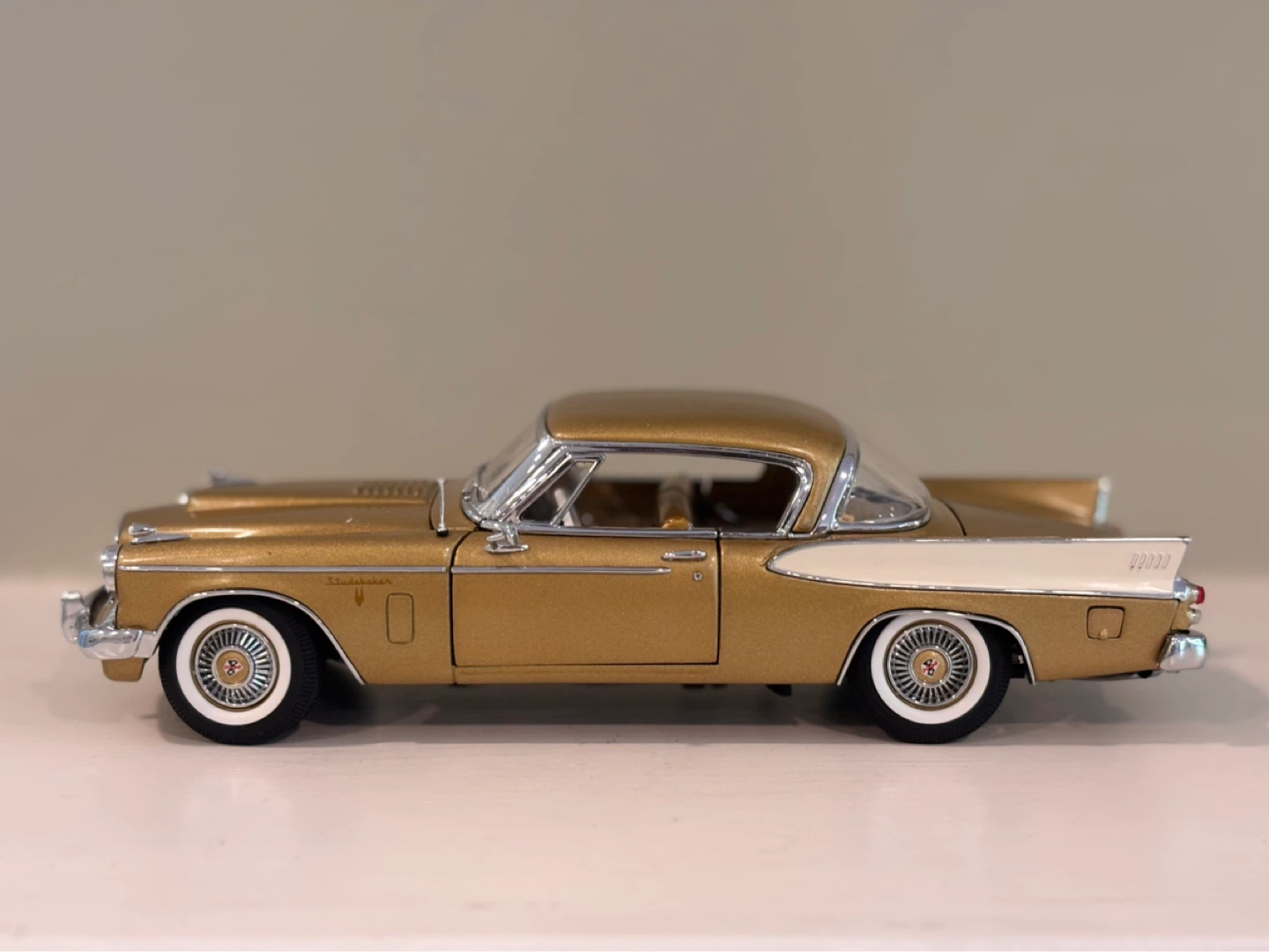 Danbury Mint 1957 Studebaker Golden Hawk Model Car - photo 3
