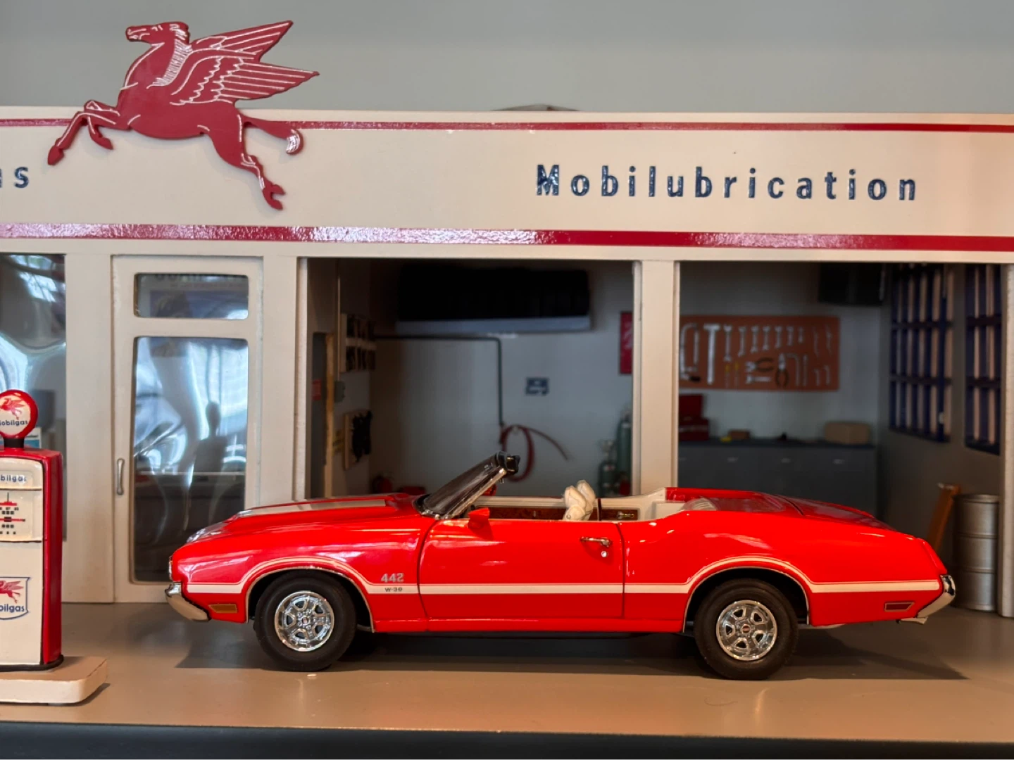 Danbury Mint 1970 Oldsmobile 442 W-30 Convertible 1:24