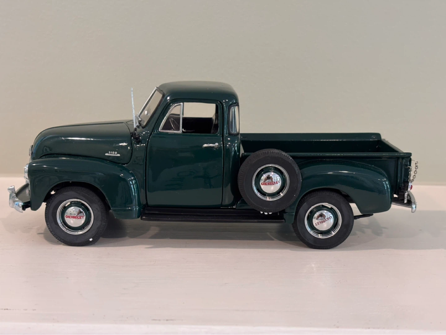 Danbury Mint 1953 Chevrolet Pickup Truck Model - 1:24 - photo 5