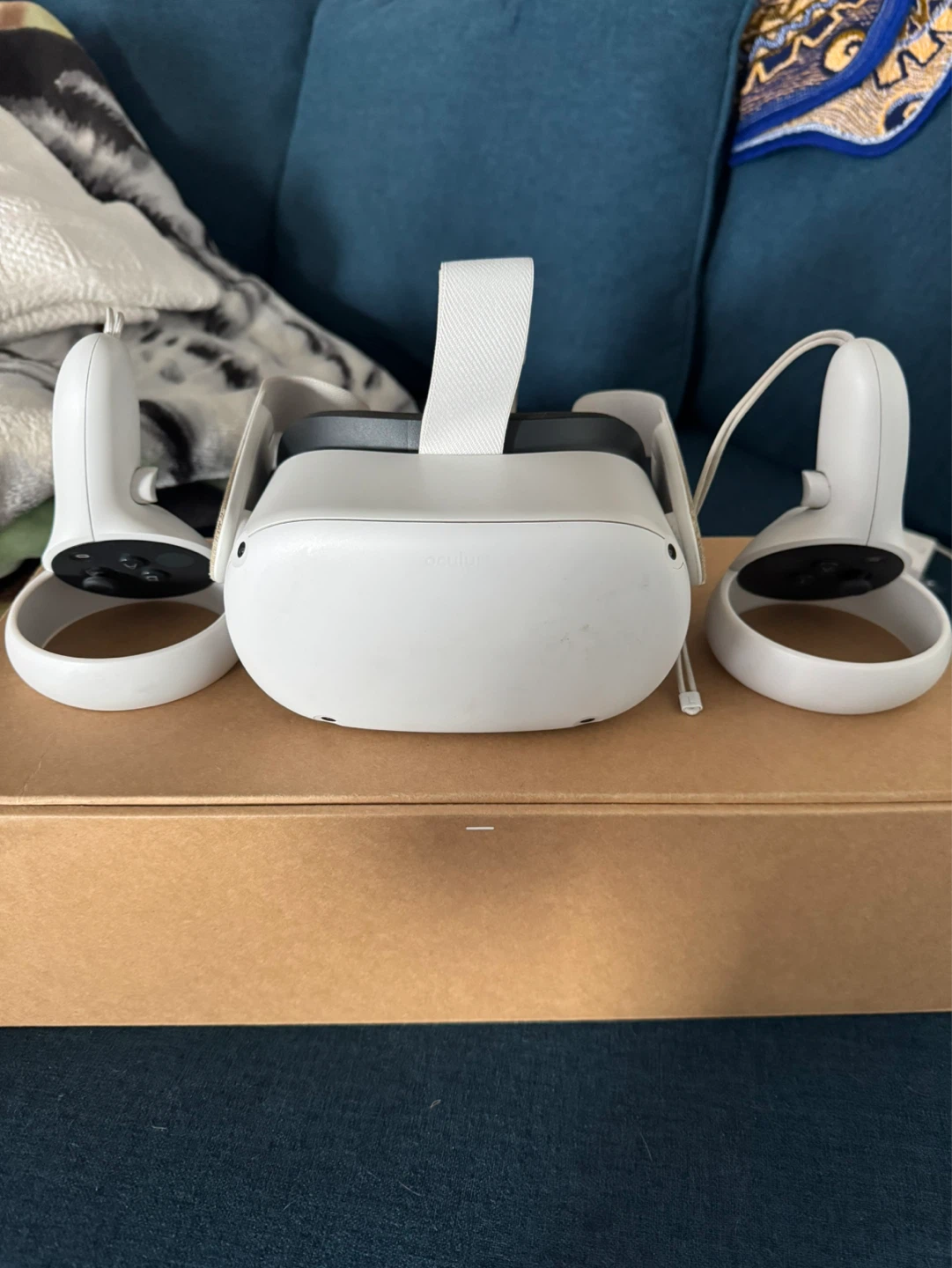 Meta Quest 2 VR Headset with Controllers - photo 5