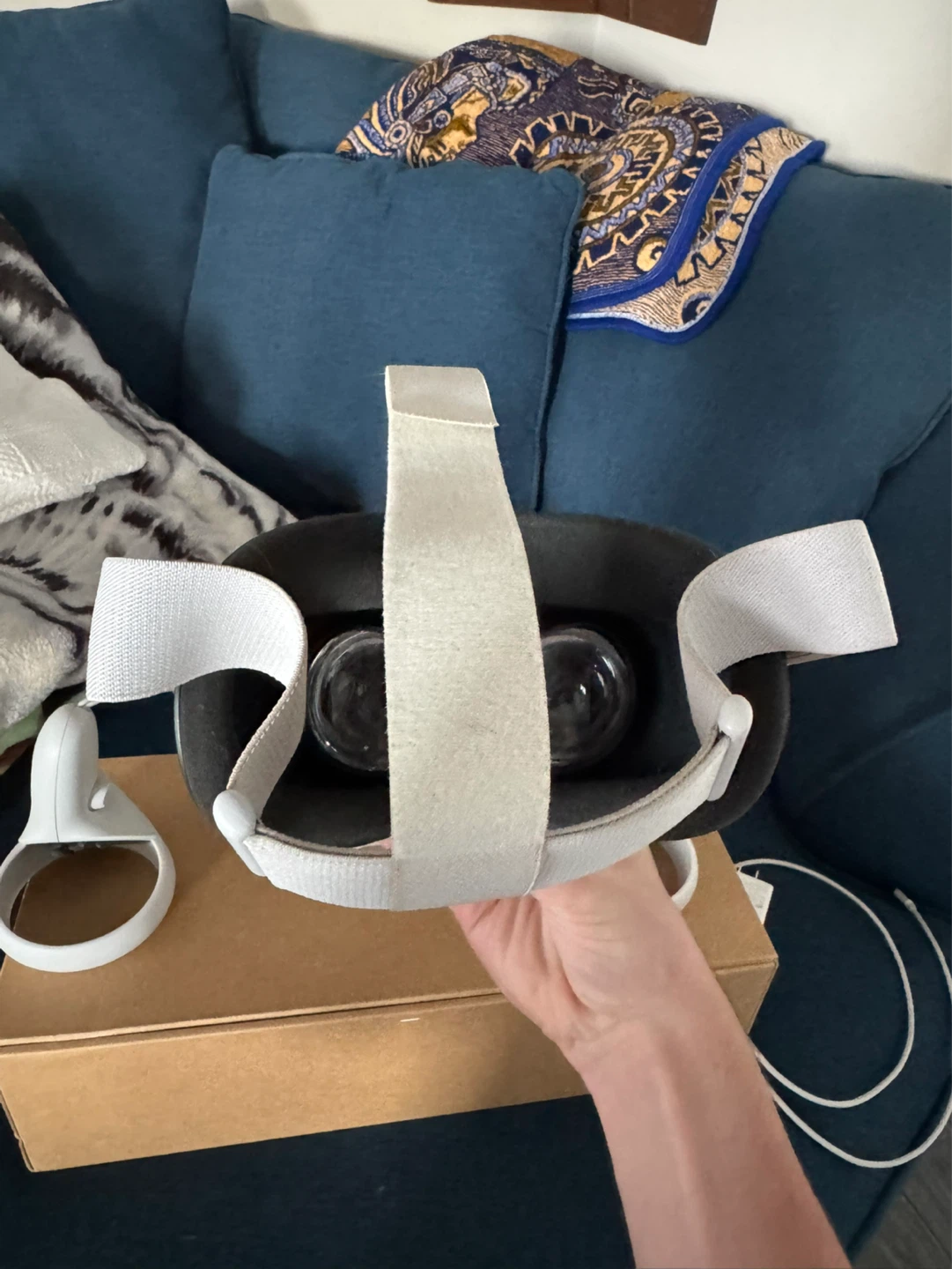 Meta Quest 2 VR Headset with Controllers - photo 2