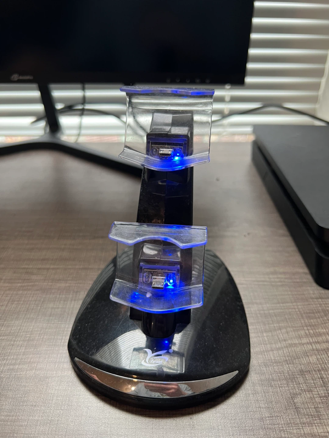 PS4 and Dual Controller Charging Station - photo 2