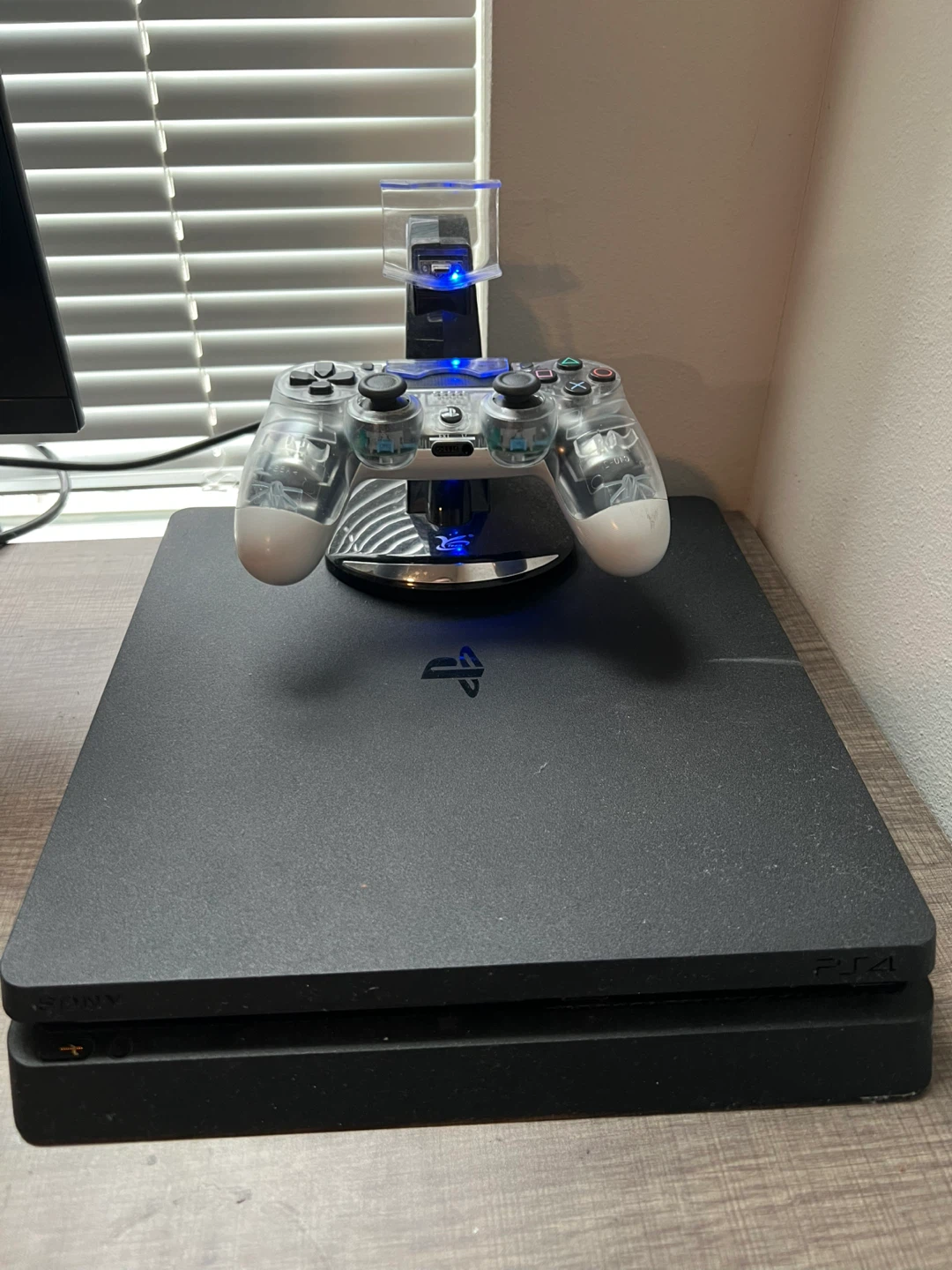 PS4 and Dual Controller Charging Station