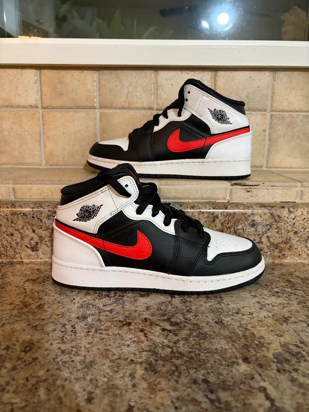 Air Jordan 1 Mid SE White Black Red