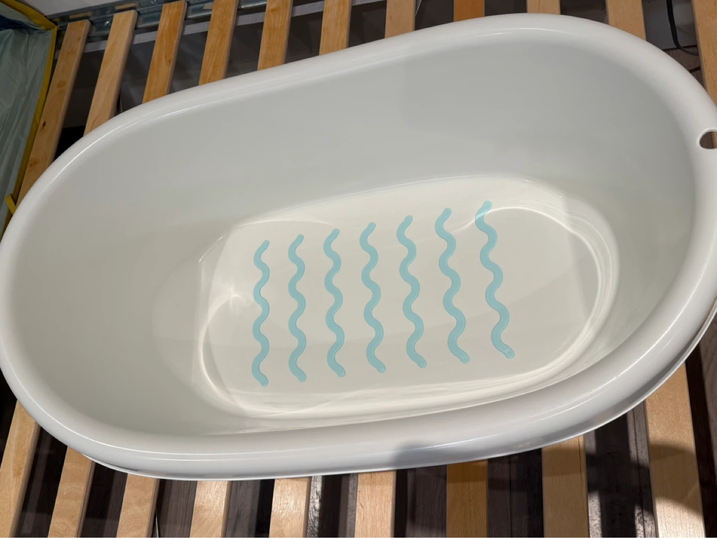 Baby Bassinet + FREE IKEA Tub & Angelcare Bath Support - photo 5