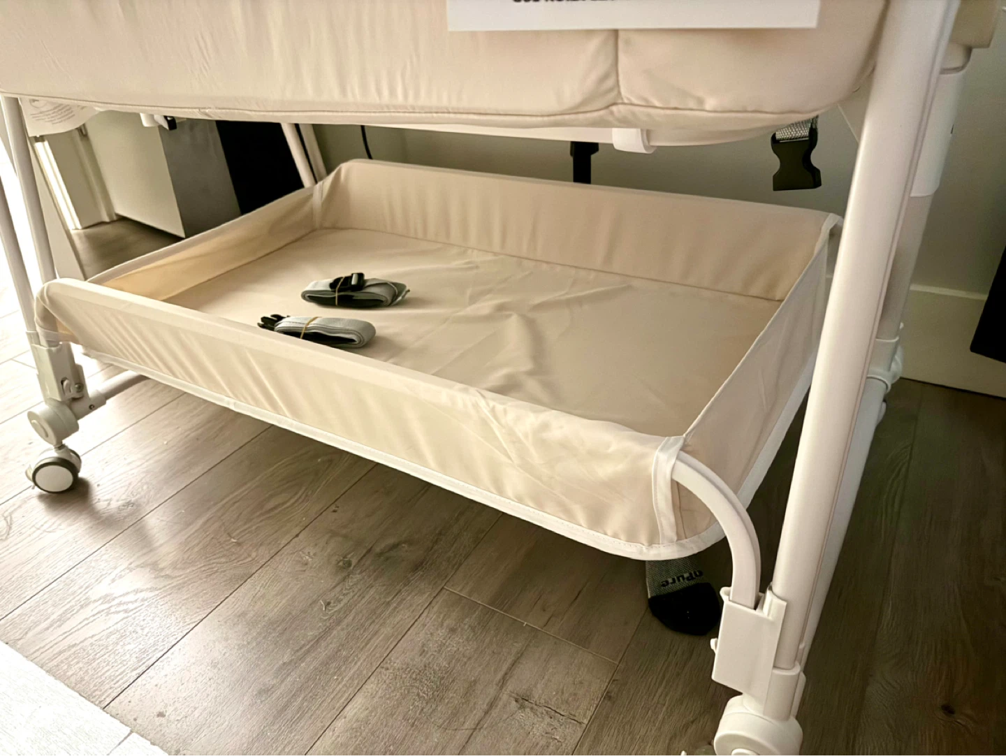 Baby Bassinet + FREE IKEA Tub & Angelcare Bath Support - photo 3