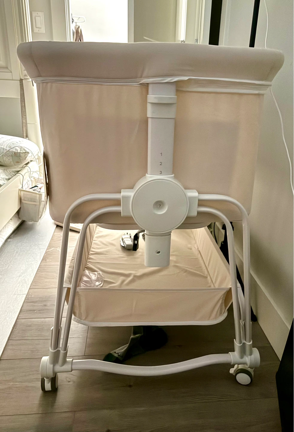 Baby Bassinet + FREE IKEA Tub & Angelcare Bath Support - photo 4
