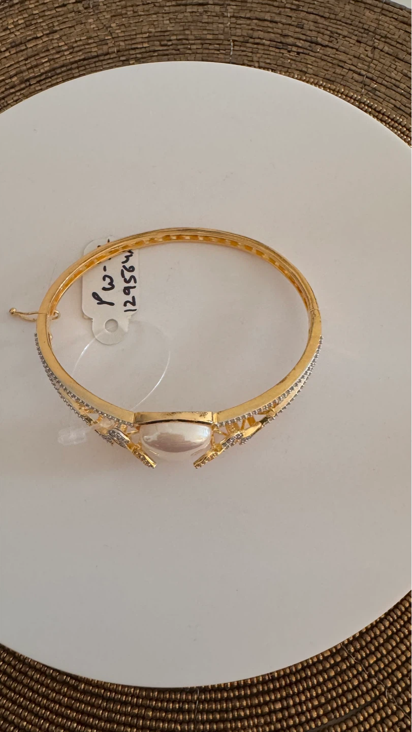 Gold Tone bracelet with Pearl Accent and Rhinestones