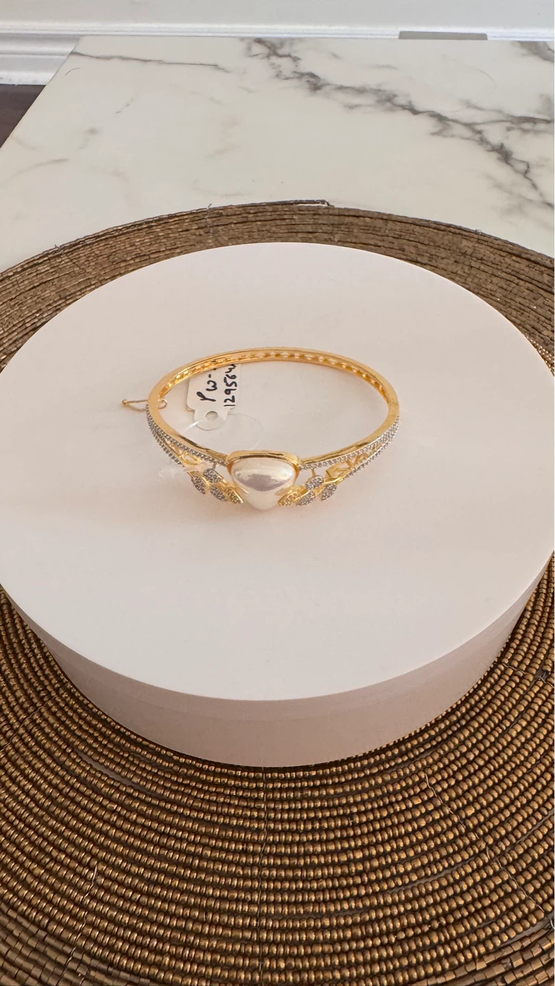 Gold Tone bracelet with Pearl Accent and Rhinestones - photo 2