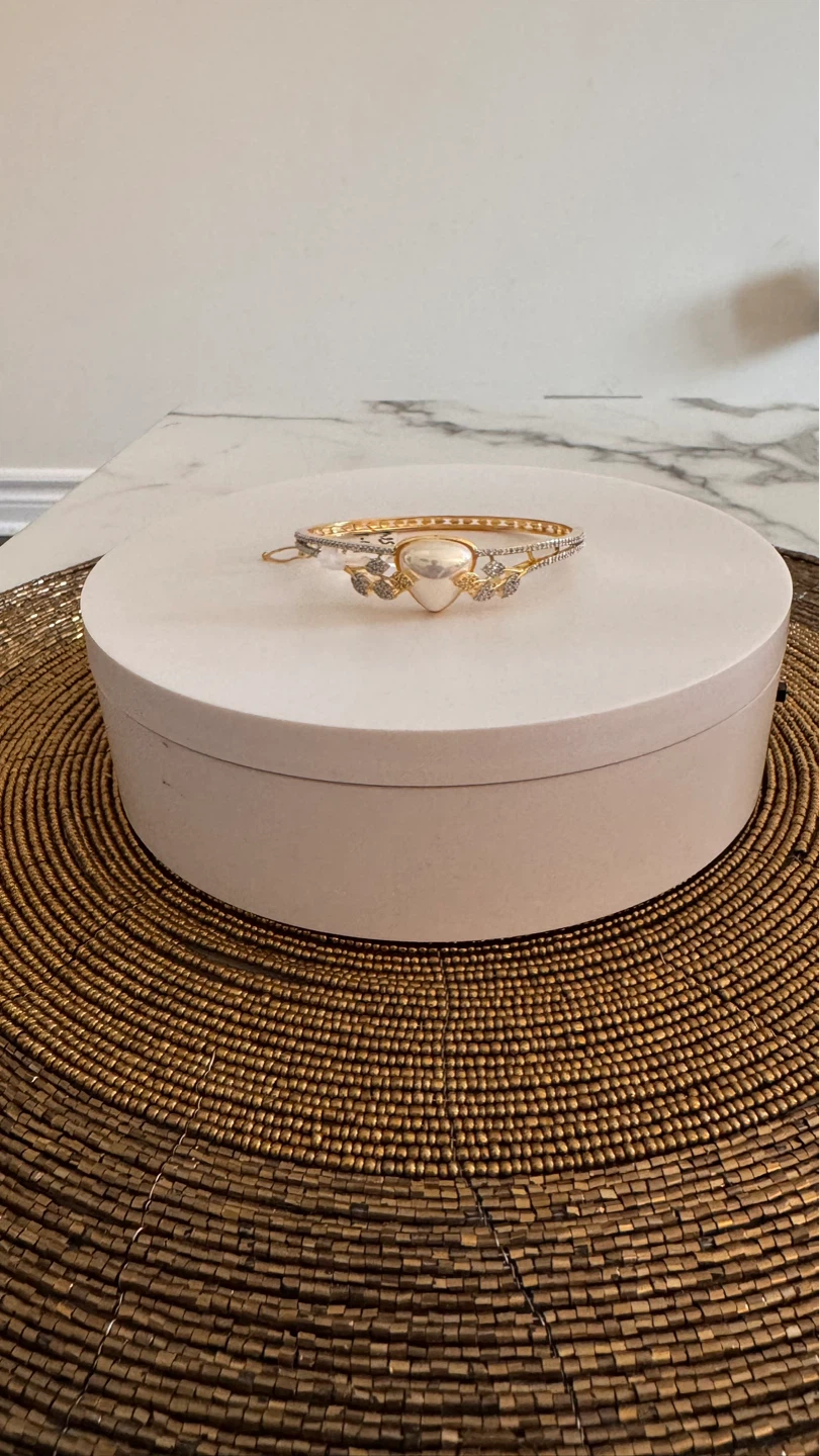 Gold Tone bracelet with Pearl Accent and Rhinestones - photo 3