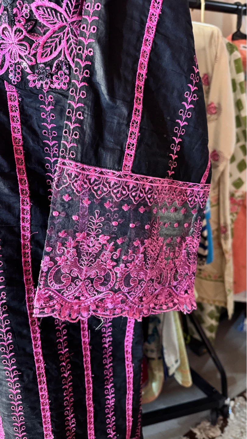 Black & Pink Embroidered Kurti with Dupatta - photo 4