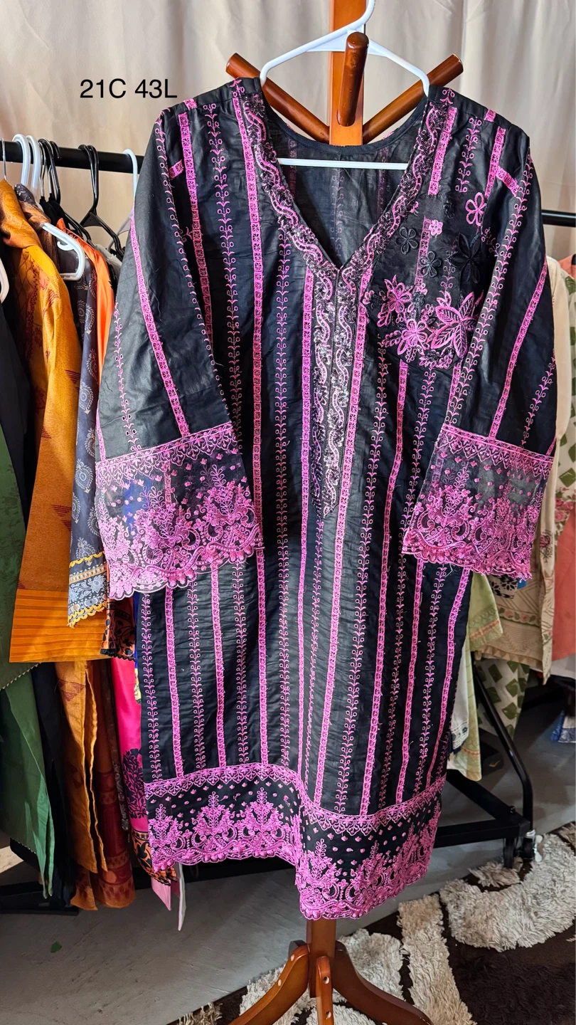 Black & Pink Embroidered Kurti with Dupatta - photo 2